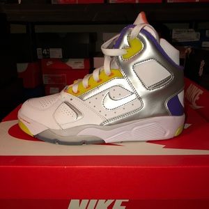 Nike Flight Lite Size 5 GS